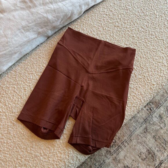 lululemon athletica Pants - Lululemon Breezethrough High-Rise Short 6" - 6